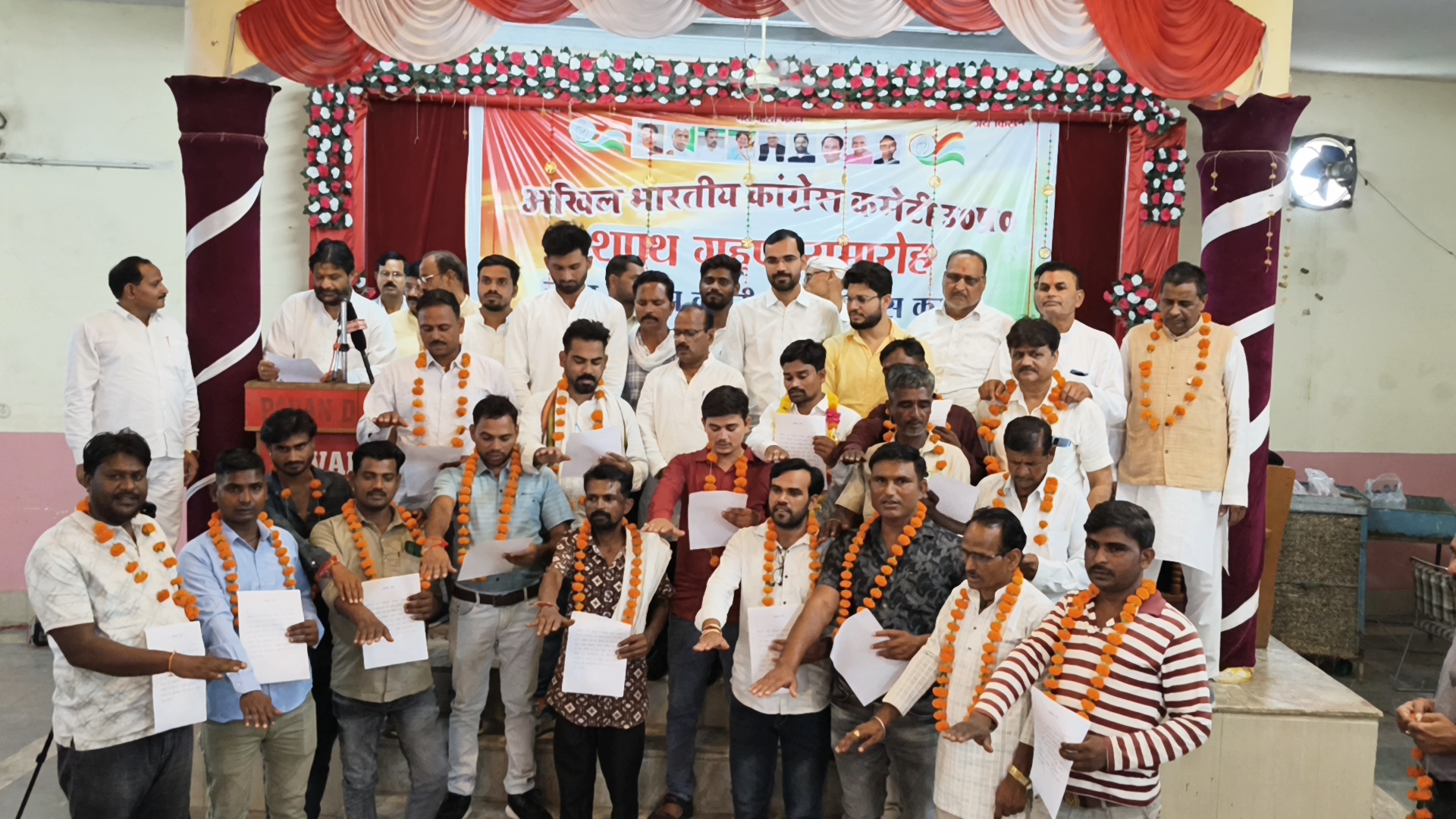 झांसी के बरुआसागर में कांग्रेस कमेटी का शपथ ग्रहण समारोह