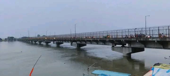 फर्रुखाबाद में बाढ़ खत्म होने का नाम नहीं ले रही है। वही ऊपर से लगातार पानी छोड़ा जा रहा है। 