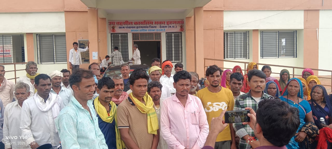 सोयाबीन फसल नुकसान और शराबबंदी की मांग पर निवारदी गांव ने उठाई आवाज़
