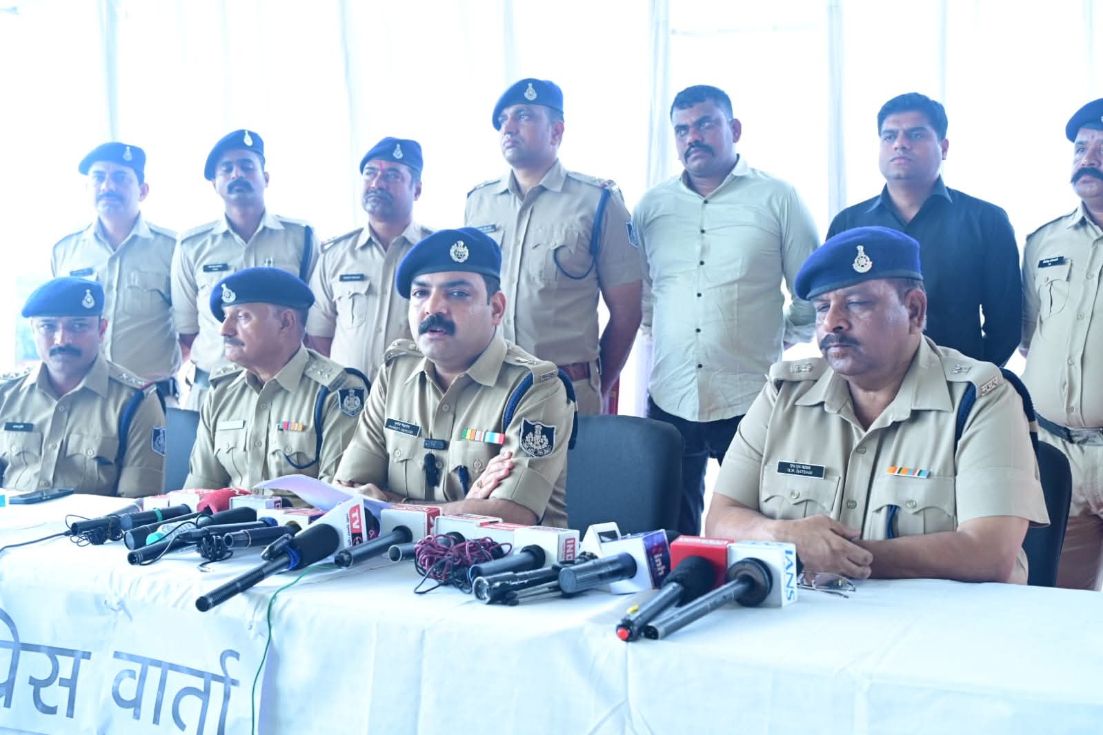 अंतर्राज्यीय वाहन फर्जीवाड़ा गिरोह का पर्दाफाश-देवास