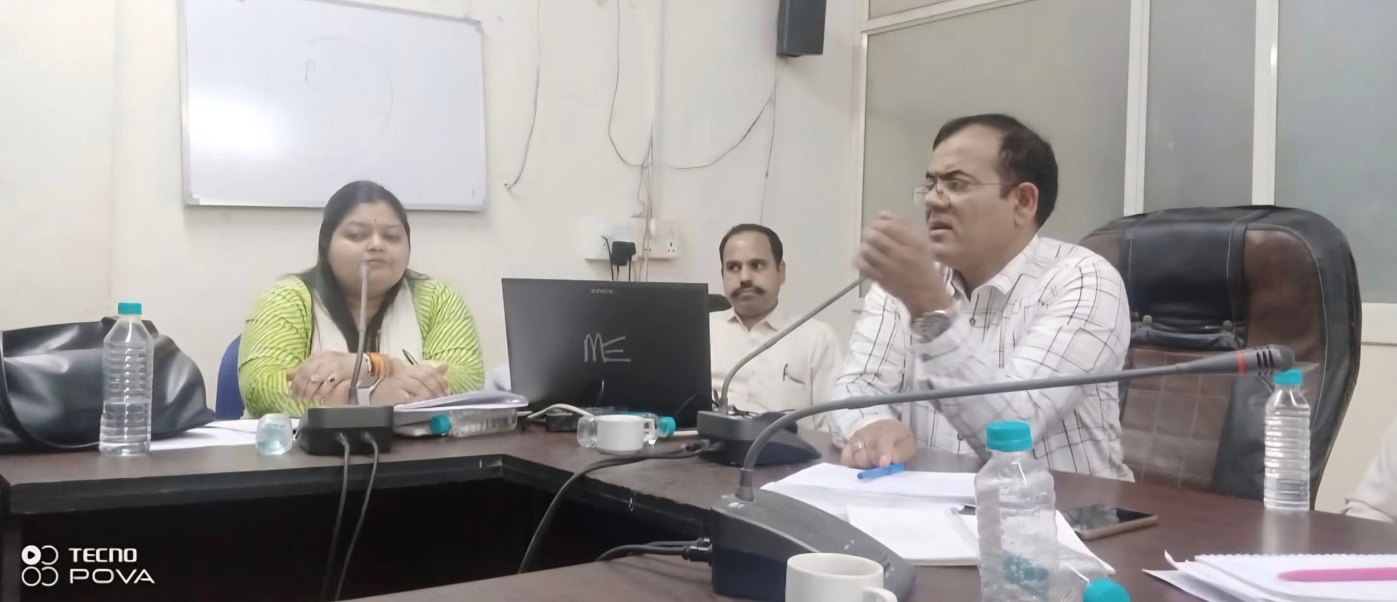 वरिष्ठ संयुक्त संचालक डॉ. राकेश बोहरे ने ली बीएमओ एवं राष्ट्रीय कार्यक्रम अधिकारियों की बैठक