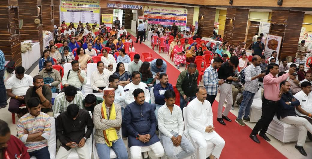 मध्यप्रदेश स्थापना दिवस पर देवास में हर्षोल्लास का माहौल मंत्री तुलसीराम सिलावट रहे मुख्य अतिथि