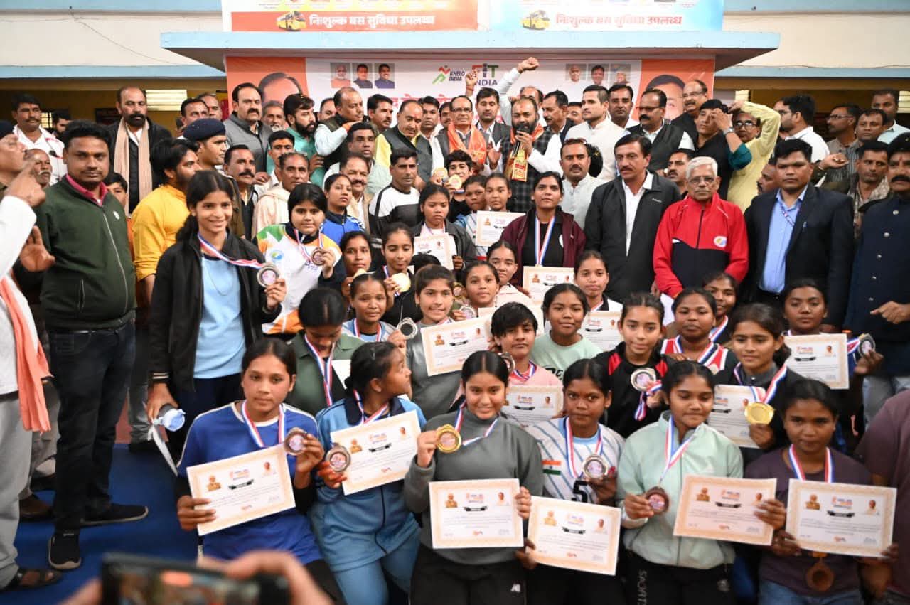 केन्द्रीय मंत्री शिवराज सिंह चौहान खातेगांव में सांसद खेल महोत्सव में हुए शामिल
