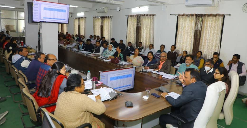 स्वास्थ्य सेवाओं में लापरवाही पड़ी भारी, कलेक्टर ने 18 पर की सख्त कार्रवाई