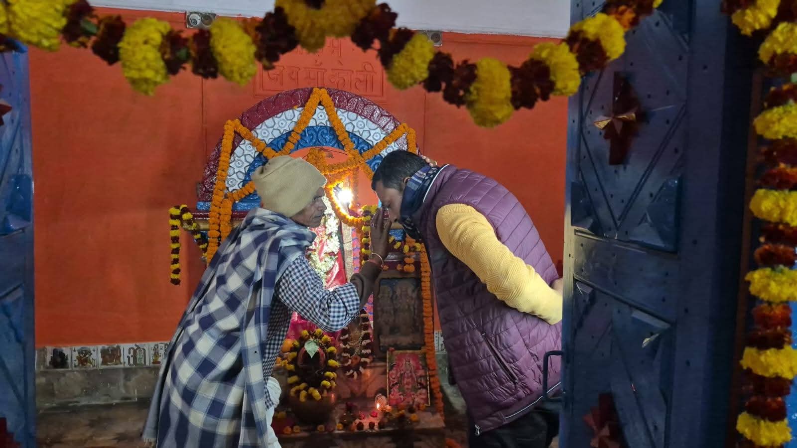 कोढ़ा के गेरा बाड़ी जुराबगंज में अषटजाम एवं भोज का आयोजन