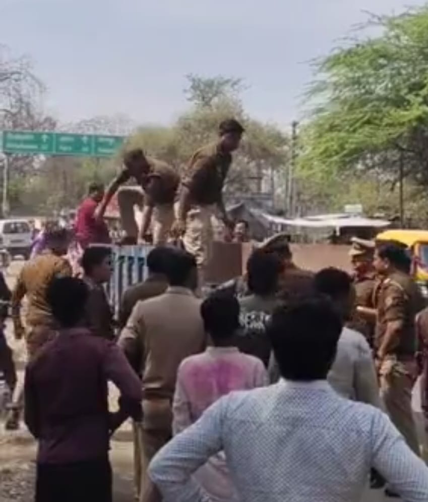 एटा में बस ने महिला को 10 मीटर तक घसीटा, शादी से लौट रही प्रीति की मौत