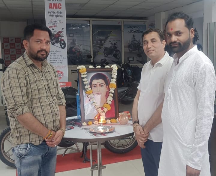 क्रांतिज्योति सावित्रीबाई फुले की पुण्यतिथि पर दी श्रद्धांजलि