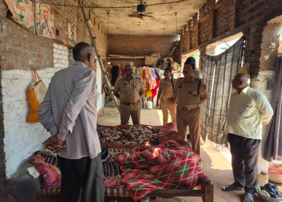 रात में सूना घर देख चोरों ने किया हाथ साफ, लाखों की चोरी