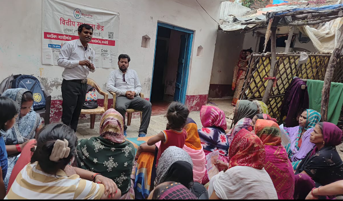 क्रिसिल फाउंडेशन के वित्तीय साक्षरता केंद्र माधोगंज के तहत वित्तीय साक्षरता कैम्प का आयोजन,  सी-केवाईसी ,मनी म्युल डिजिटल अरेस्ट  से बचाव पर