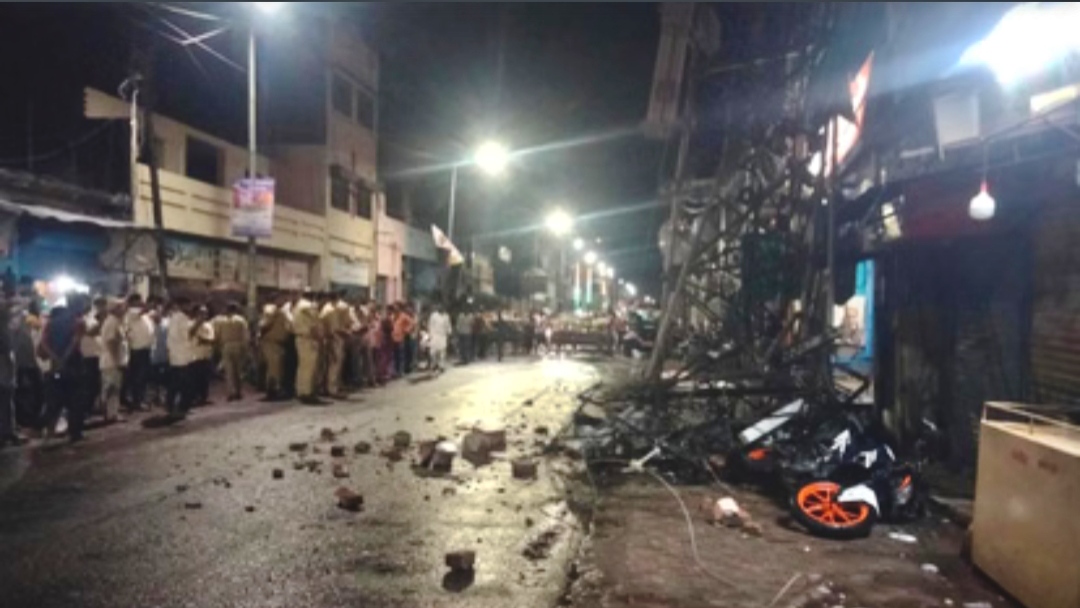 बहराइच आंधी में गिरा मोबाइल का टावर, दो मकान क्षतिग्रस्त.....