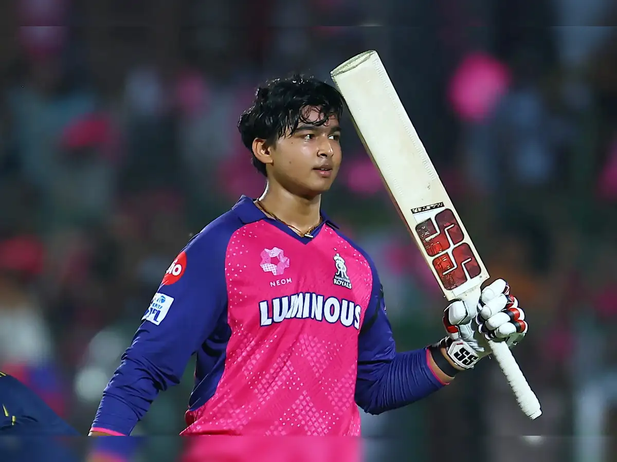 8 चौके, 7 छक्के और 300 का स्ट्राइक रेट... वैभव सूर्यवंशी ने किया धुआं-धुआं, हेजलवुड-भुवनेश्वर हुए बेबस.........