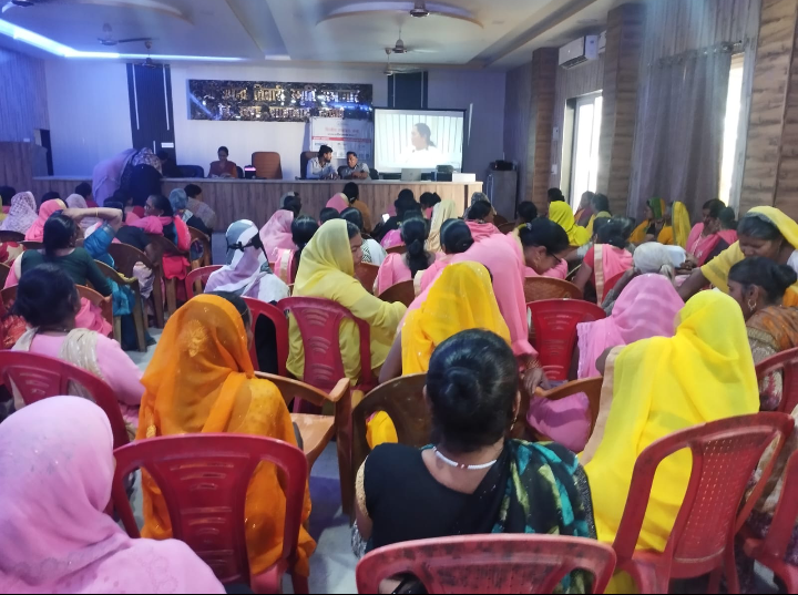 हरदोई में नारी शक्ति मिशन के तहत महिलाओं को वित्तीय योजनाओं की दी गई जानकारी
