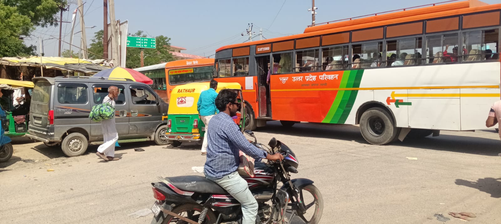 ???? अलीगंज में रोडवेज बसों की मनमानी से बिगड़ रही यातायात व्यवस्था, रोजाना लगता जाम