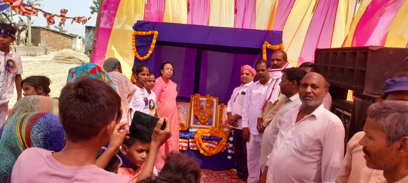 अंबेडकर के जयकारे से गूंजा क्षेत्र डीजे की धुन पर थिरकते रहे लोग