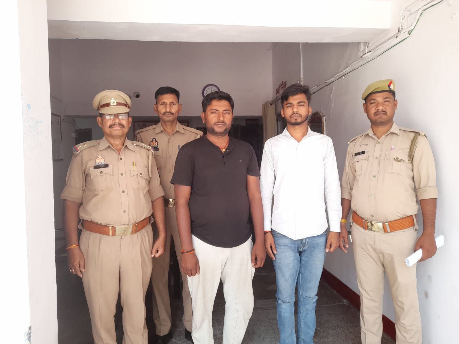 बांदा पुलिस की बड़ी कार्रवाई: चेक पर फर्जी हस्ताक्षर कर 1.98 लाख की धोखाधड़ी करने वाले 2 वांछित गिरफ्तार