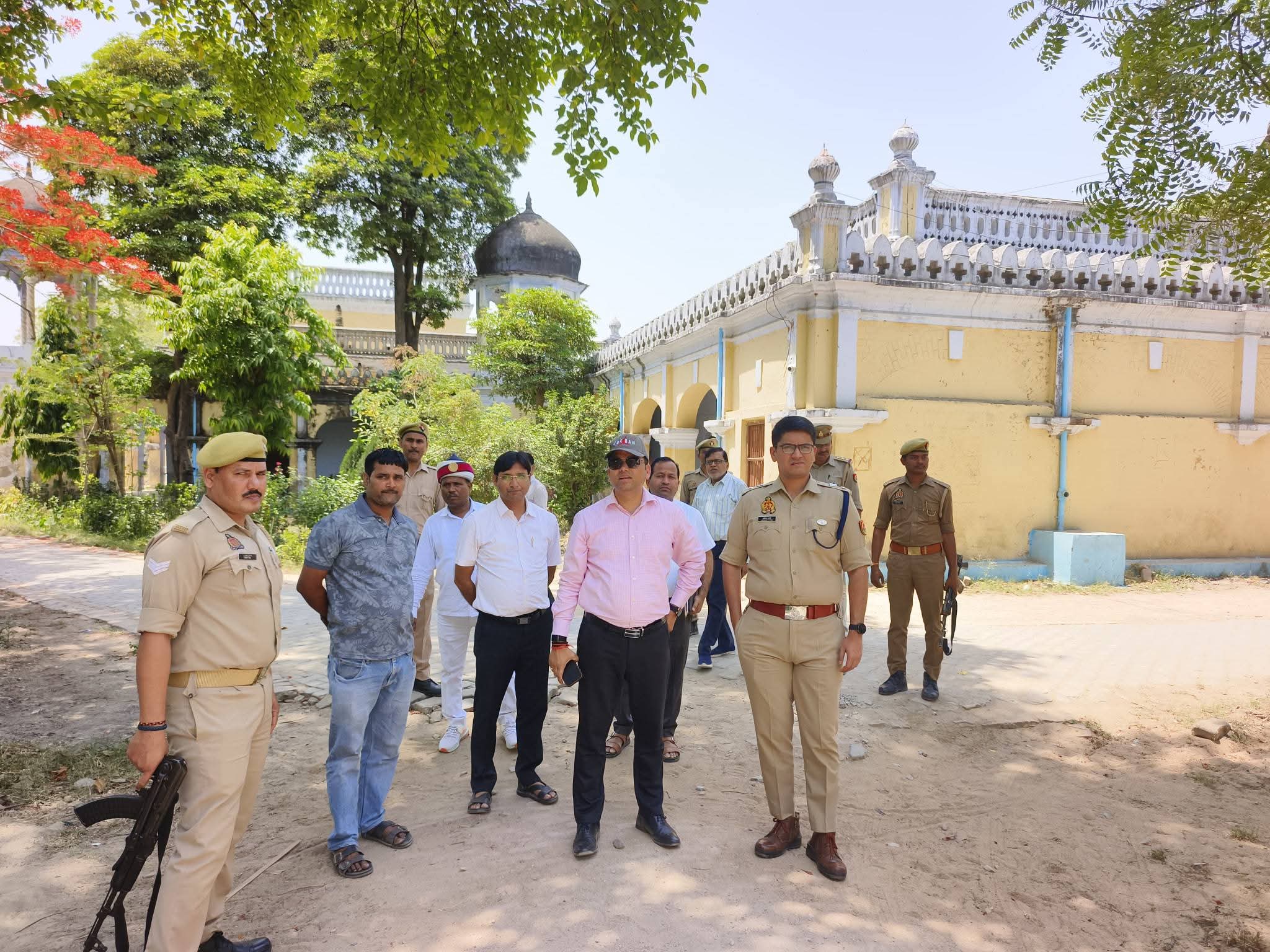 भदोही मे होमगार्ड भर्ती परीक्षा की तैयारियों का डीएम-एसपी ने किया औचक निरीक्षण, व्यवस्थाओं का लिया जायजा