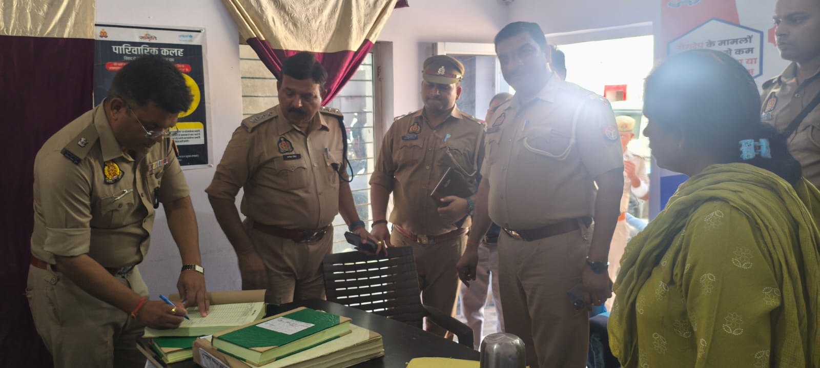 अपर पुलिस अधीक्षक श्वेताव पांडेय ने अलीगंज थाने का किया निरीक्षण, व्यवस्थाओं को दुरुस्त रखने के दिए निर्देश