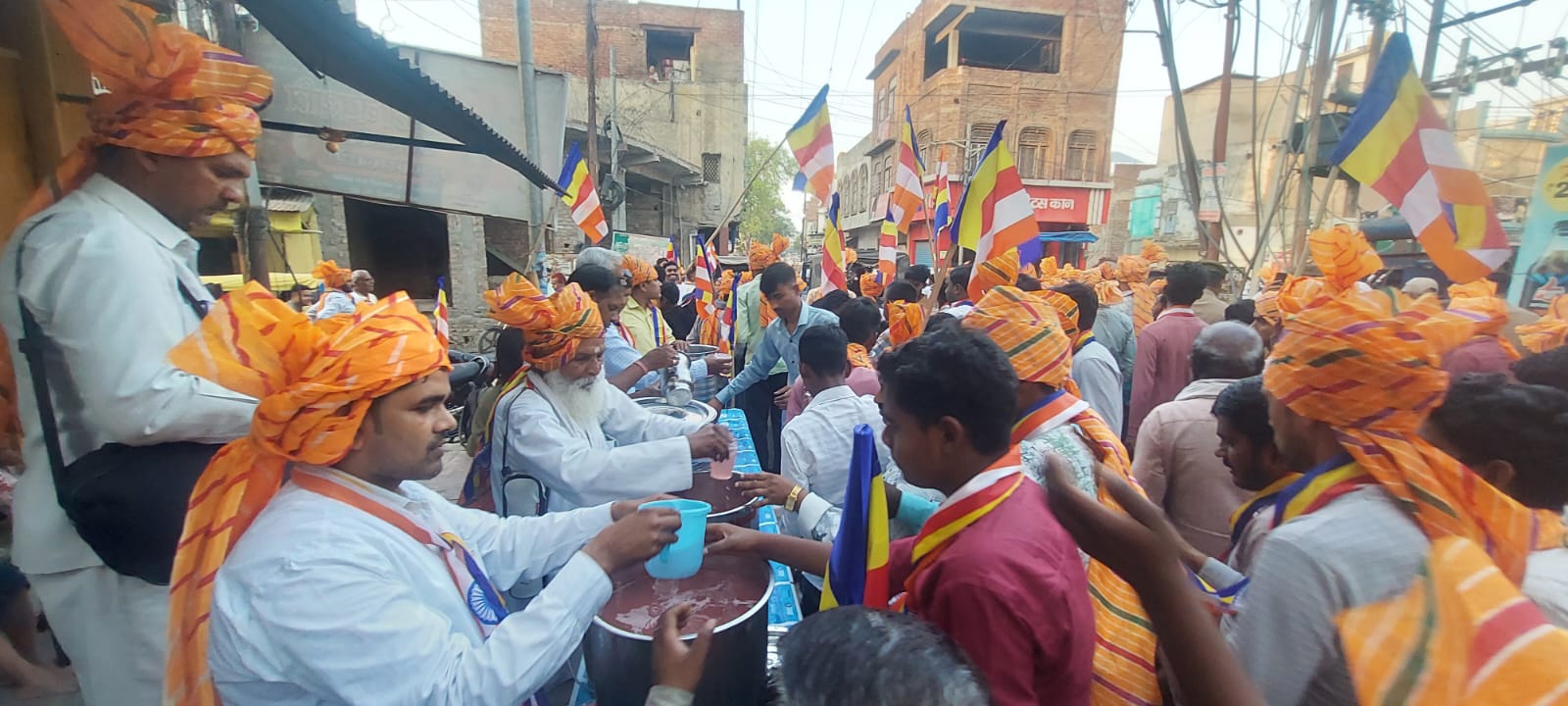 बुद्ध पूर्णिमा पर बौद्ध समाज ने निकाली भव्य शोभायात्रा 