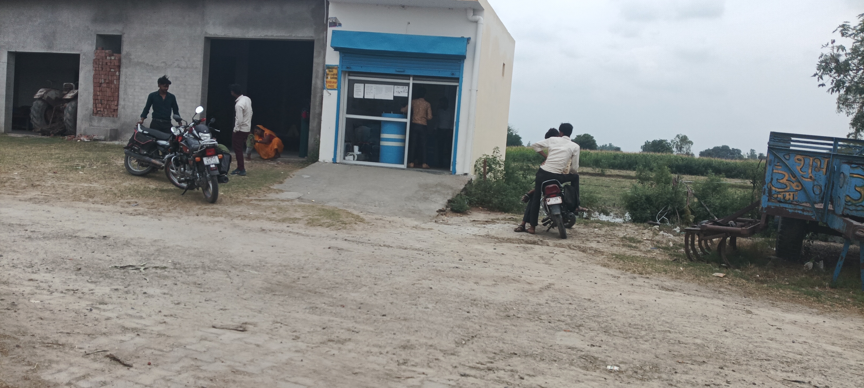 बदायूं:कादर चौक क्षेत्र में भारत गैस उपभोक्ताओं की परेशानी, बुकिंग के बाद भी गैस नहीं मिला रही है।