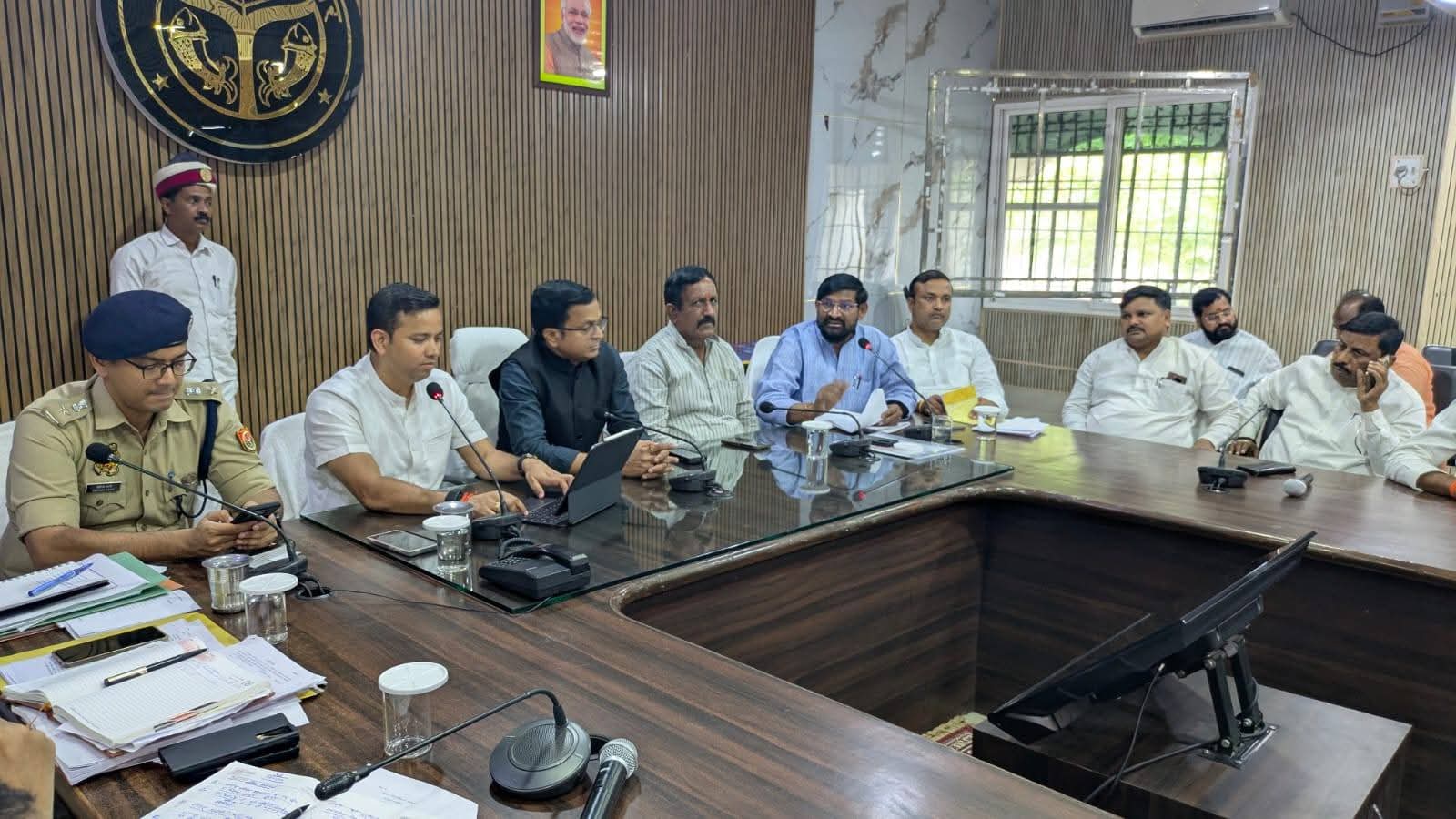  भदोही  मे जनहित और पारदर्शिता के साथ विकास कार्यों में तेजी लाने के निर्देश, जिला समन्वय समिति की बैठक सम्पन्न