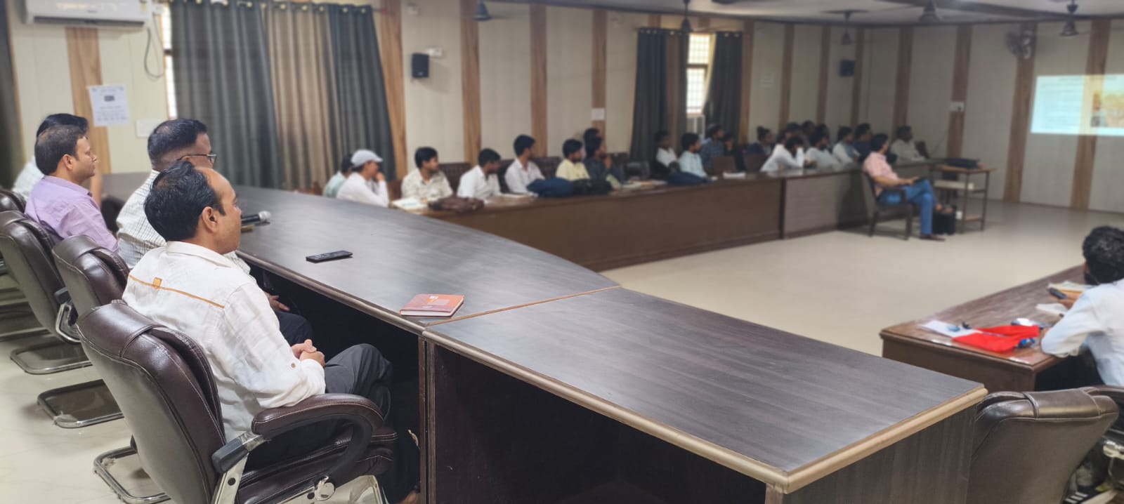 अलीगंज में मकान सूचीकरण अभियान को लेकर सुपरवाइजरों को दिया गया प्रशिक्षण