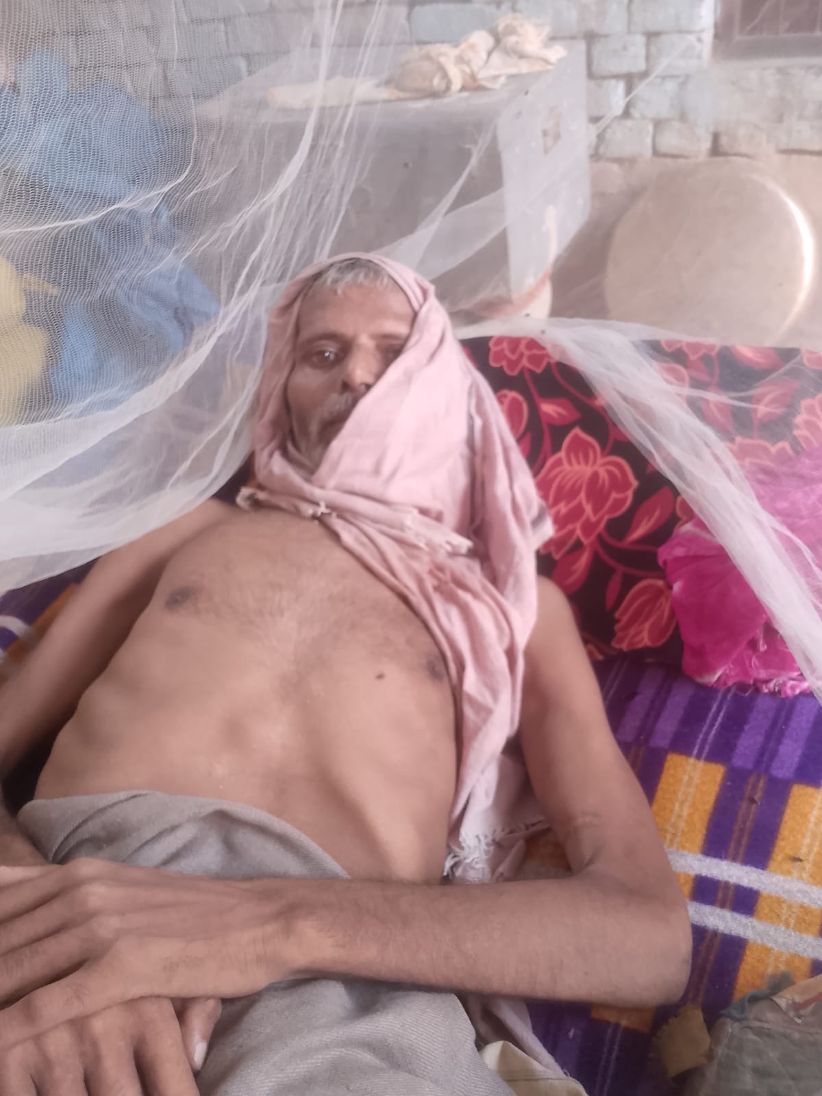 गंभीर बीमारी से जूझ रहे योगेंद्र सिंह यादव को इलाज और आयुष्मान कार्ड की दरकार, जिला प्रशासन से मदद की गुहार..