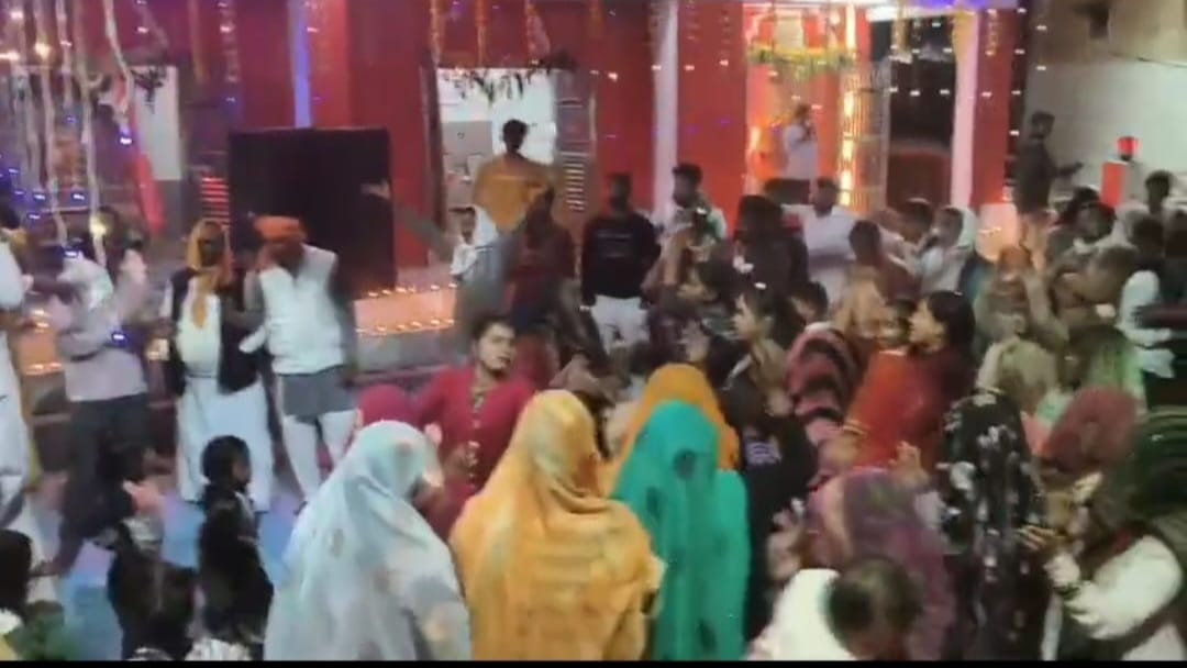 दतिया भांडेर ग्राम बागपुरा में शिवोहम धाम पर प्रति मंगलवार जुट रहे हजारों श्रद्धालु