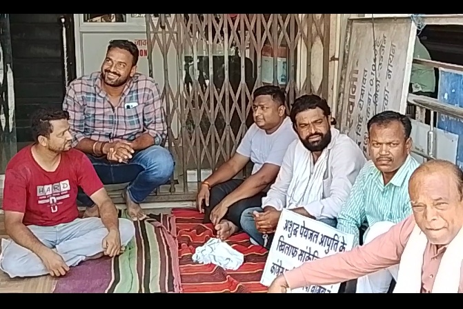 शुद्ध पेयजल को लेकर जनता में जन आक्रोश जारी 