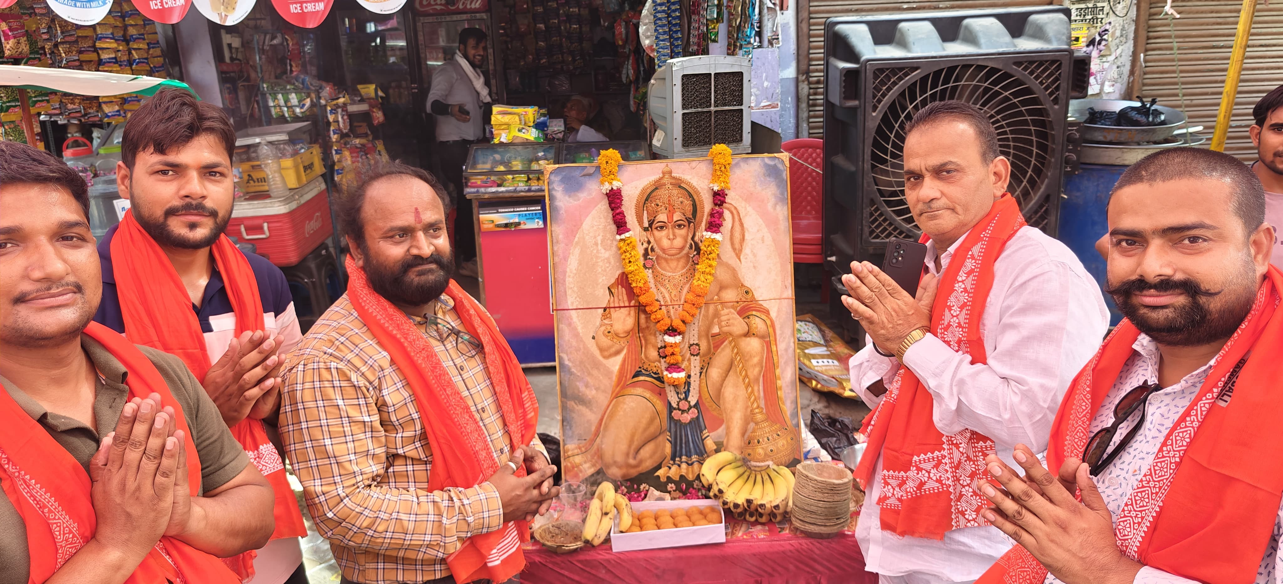बहराइच: बड़े मंगलवार पर बीआर जनरल स्टोर पर उमड़ा श्रद्धा का जनसैलाब, भव्य भंडारे का हुआ आयोजन