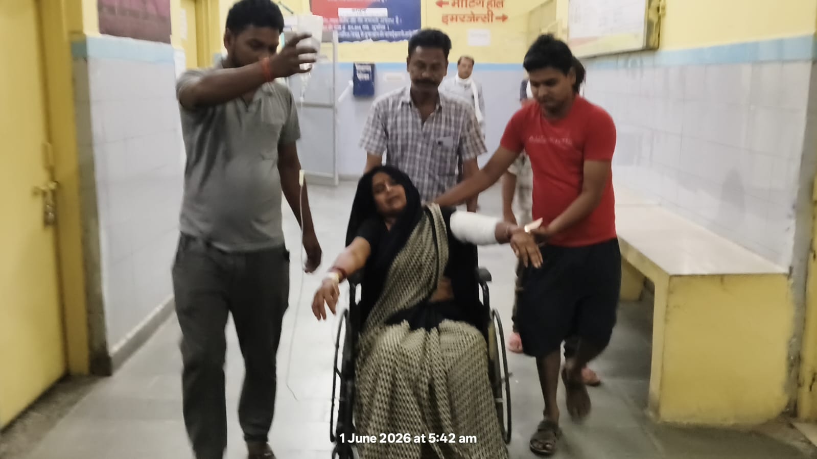 मॉर्निंग वॉक पर निकली महिला को बदमाशों ने मारी गोली, हालत गंभीर; दो आरोपियों को पहचानने का दावा