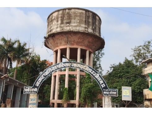 नागदा की ऐतिहासिक पानी की टंकी का हुआ सुरक्षित ध्वस्तीकरण