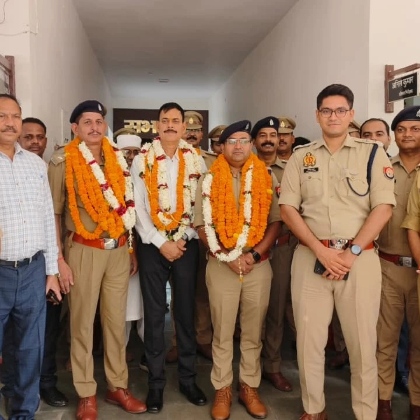 भदोही से स्थानांतरित तीन पुलिस उपाधीक्षकों को दी गई विदाई, अधिकारियों-कर्मचारियों ने सराहा कार्यकाल