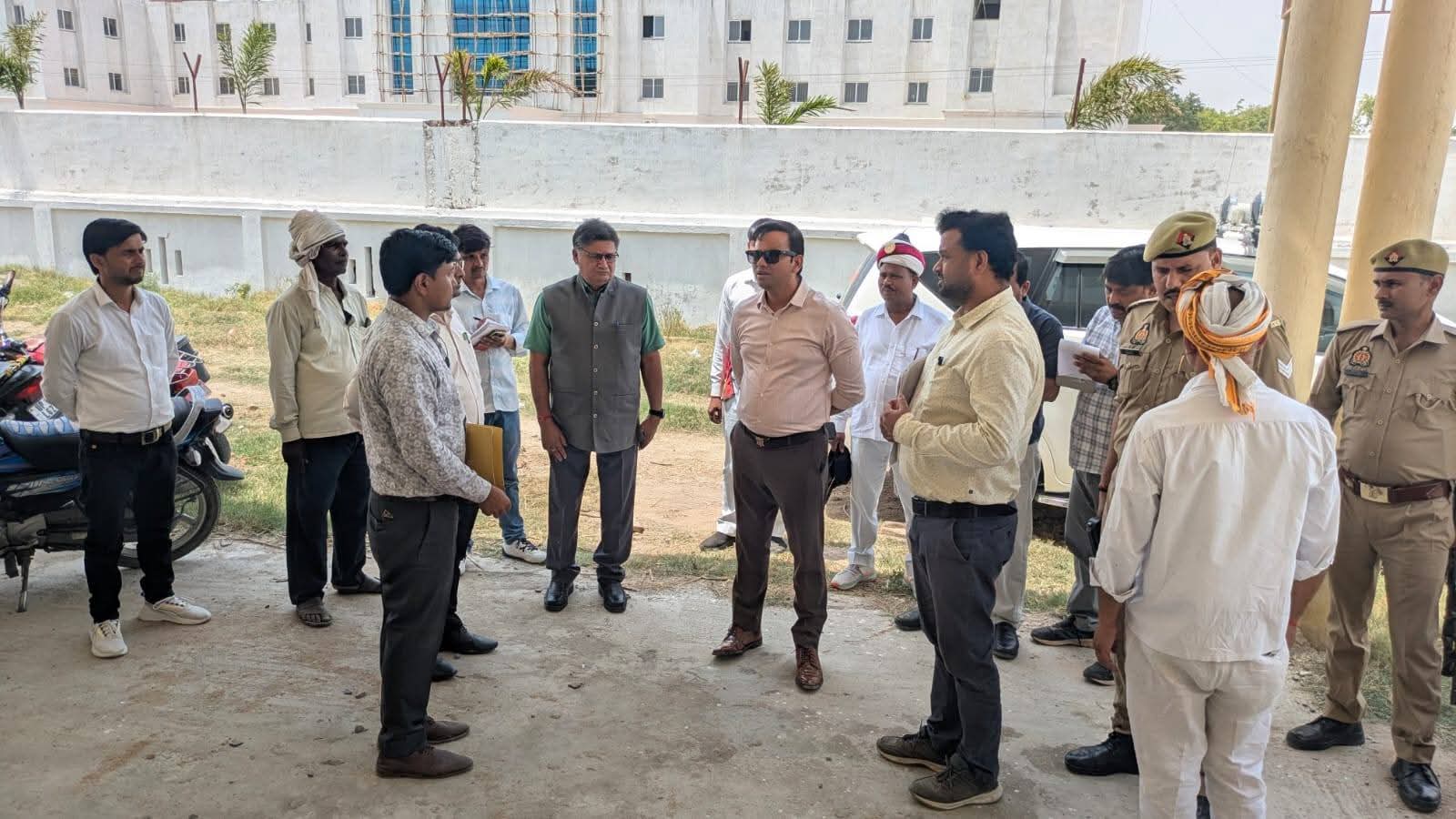अधूरे कार्यों पर जिलाधिकारी ने जताई नाराजगी सीएचसी अभोली के निर्माण एवं मरम्मत कार्यों को गुणवत्ता के साथ समयबद्ध पूर्ण करने के निर्देश  