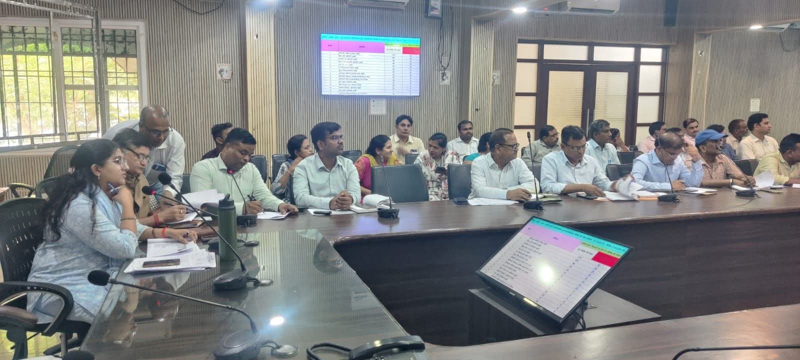 आईजीआरएस शिकायतों के गुणवत्तापूर्ण निस्तारण पर अपर जिलाधिकारी का जोर, लापरवाही पर होगी कार्रवाई