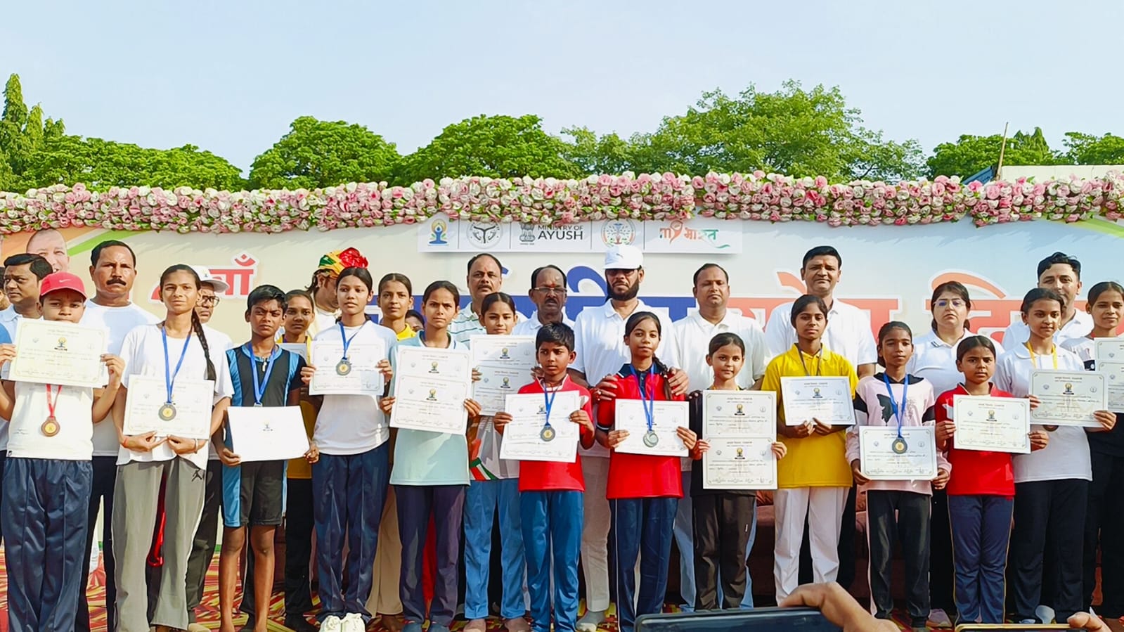 12वें अंतर्राष्ट्रीय योग दिवस का जनपद स्तरीय कार्यक्रम संपन्न