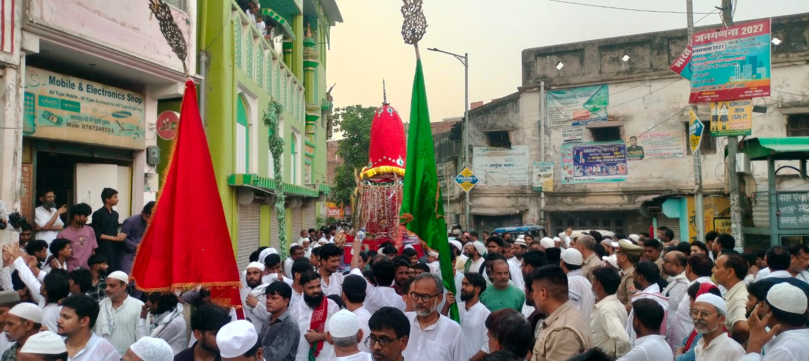 भदोही : ड्रोन की निगरानी में निकले ताजिया जुलूस, शांतिपूर्ण माहौल में मनाया गया मुहर्रम
