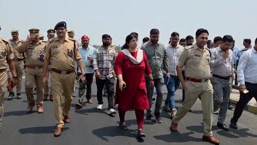 जिलाधिकारी सरनीत कौर एवं पुलिस अधीक्षक रवि कुमार ने किया गेगासों गंगा पुल का किया निरीक्षण 