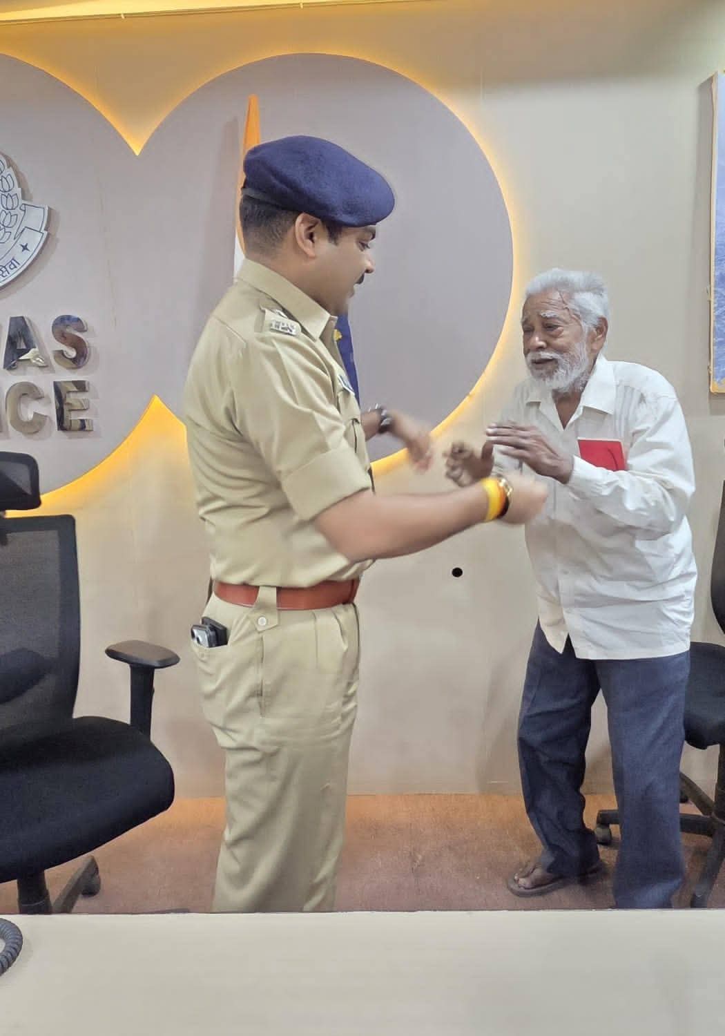 24 घंटे में सुलझी चेन लूट: दो आरोपी गिरफ्तार, डेढ़ लाख की सोने की चेन बरामद