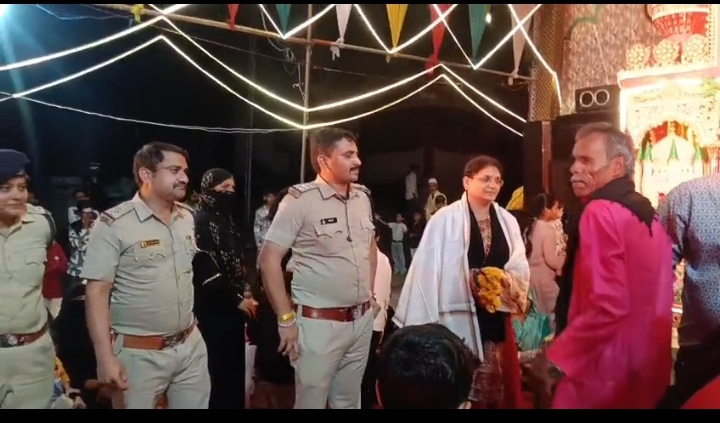 मुहर्रम पर्व पर हुसैनी इमामबाड़ा छोटे साहब मासूम कमेटी ने किया प्रशासनिक अधिकारियों का सम्मान