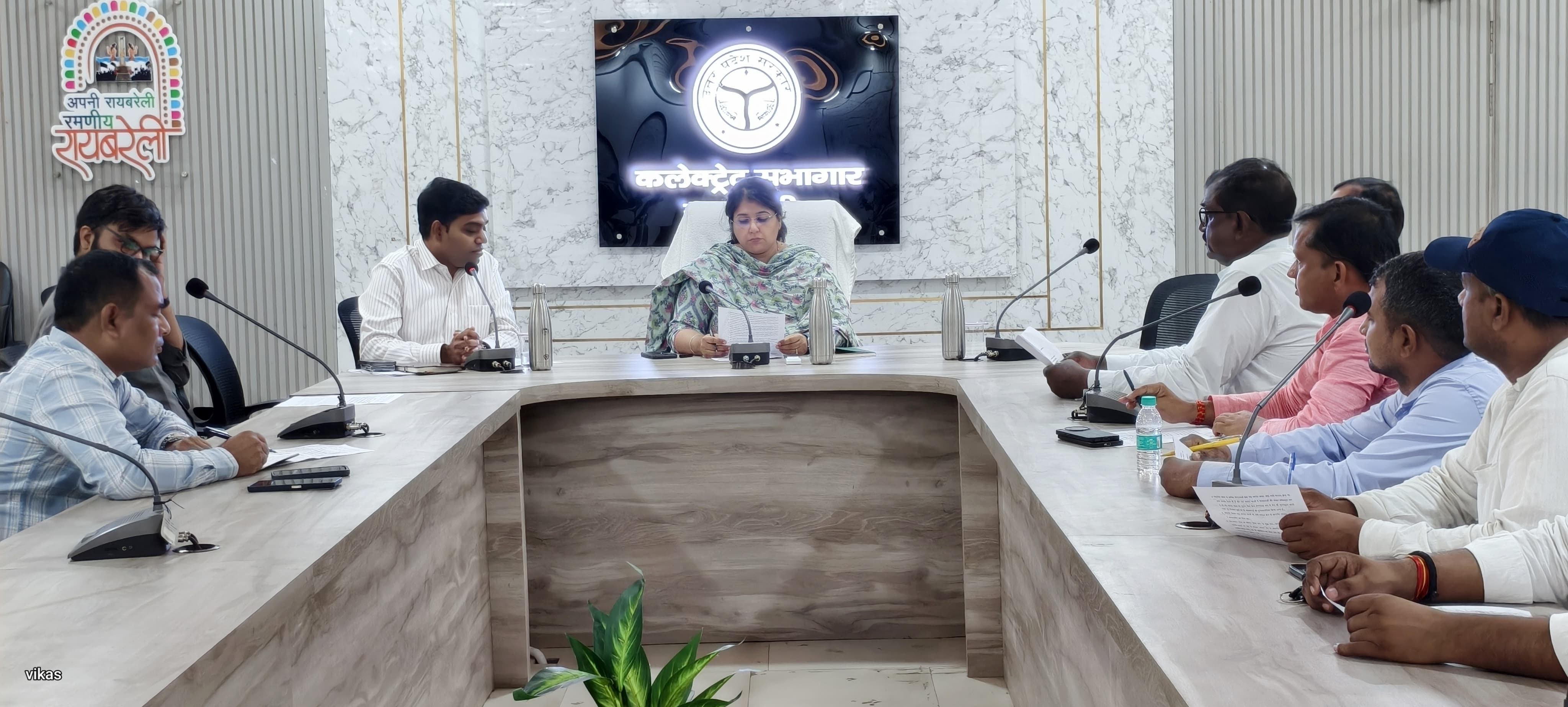 मतदेय स्थलों के सम्भाजन को लेकर राजनैतिक दलों के प्रतिनिधियों के साथ बैठक हुई संपन्न 