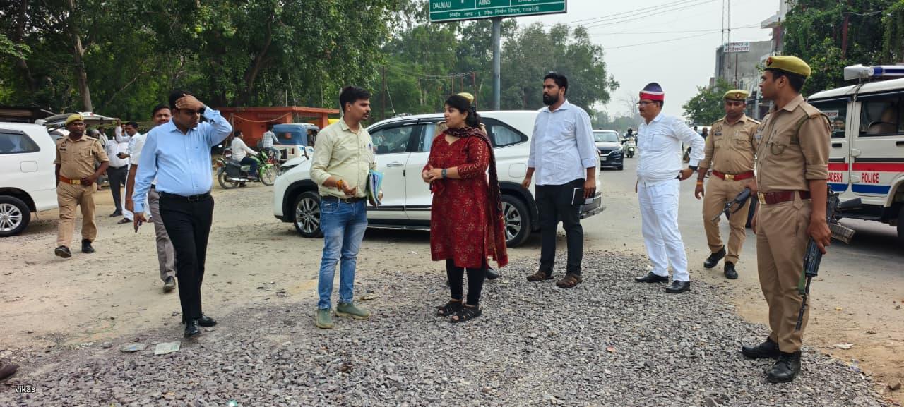 डीएम ने एम्स स्थिति निर्माणाधीन ऊपरिगामी सेतु का किया निरीक्षण 