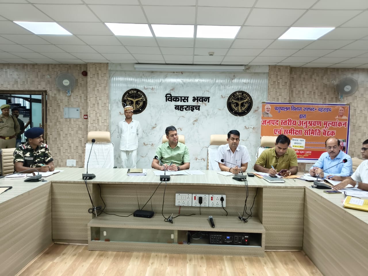 सीडीओ की अध्यक्षता में सम्पन्न हुई बाइब्रेंट विलेज प्रोग्राम-2 की समीक्षा बैठक