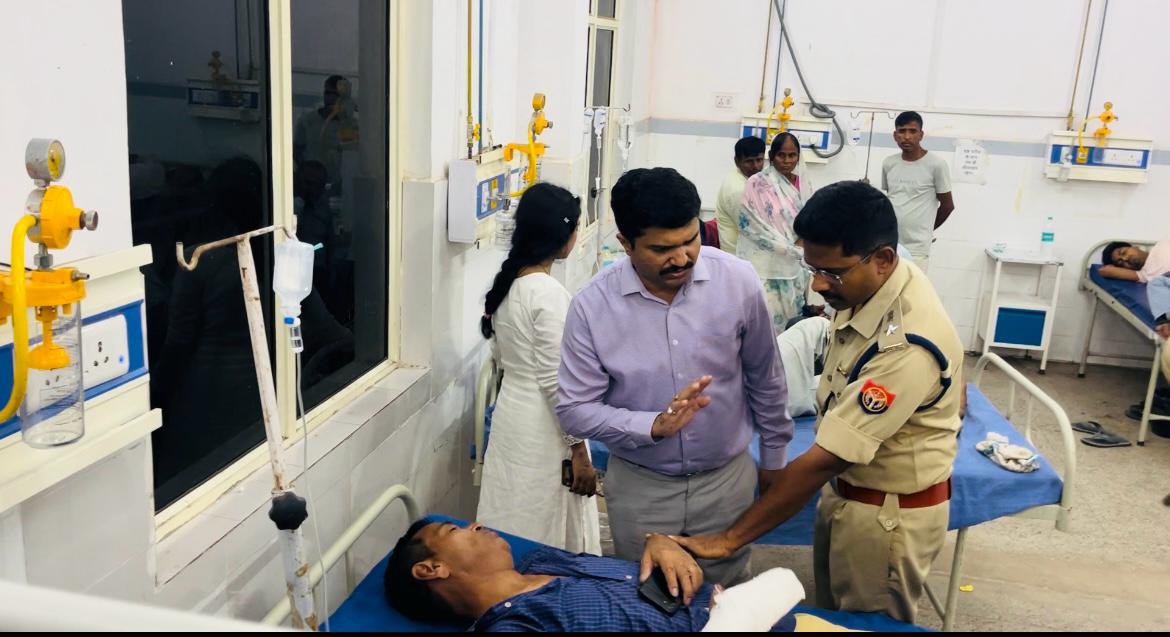 दिल्ली जा रही रोडवेज बस बनी हादसे का शिकार, एटा में कंटेनर ने  यात्रियों को रौंदा 5 की मौत 12 घायल