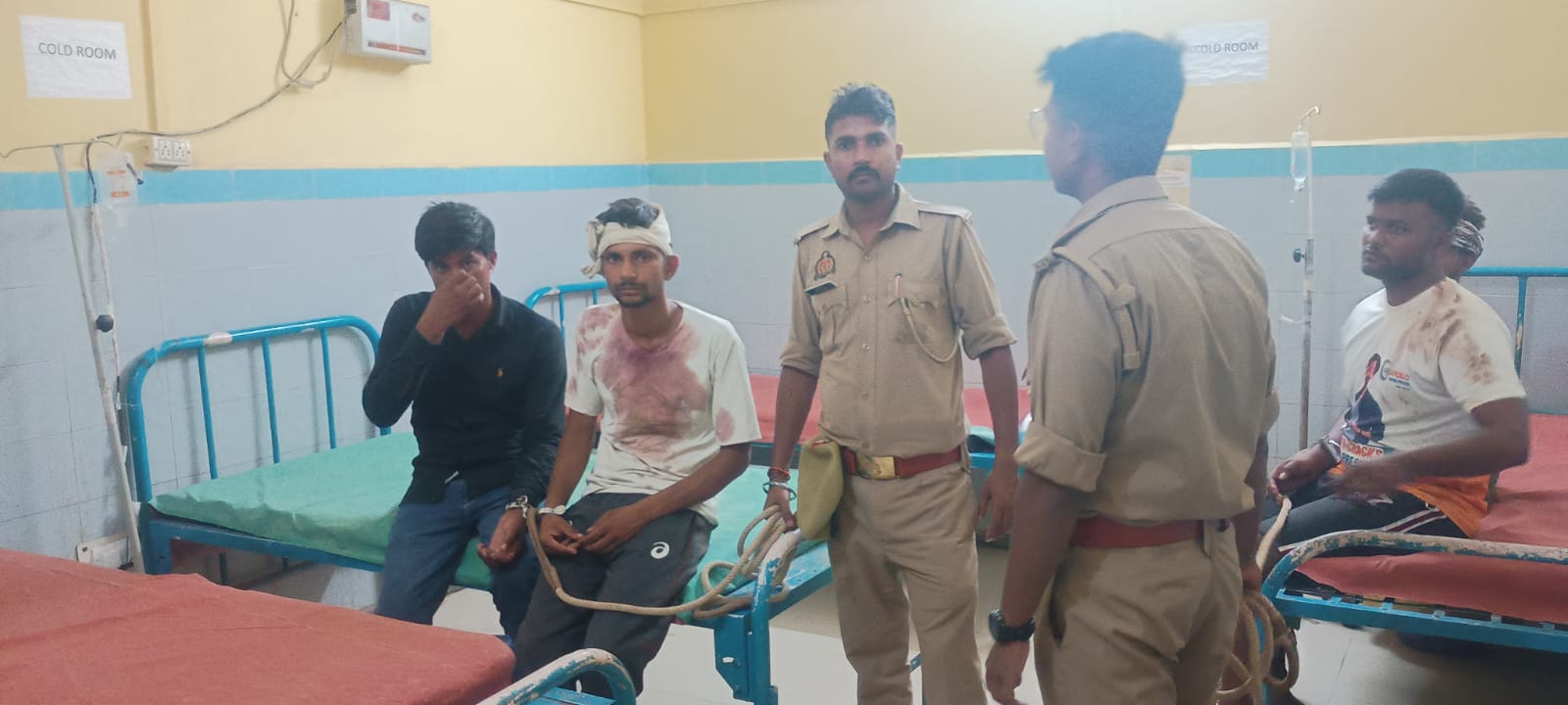 जामुन की गुठली से शुरू हुआ विवाद, गांव में फायरिंग से मची दहशत