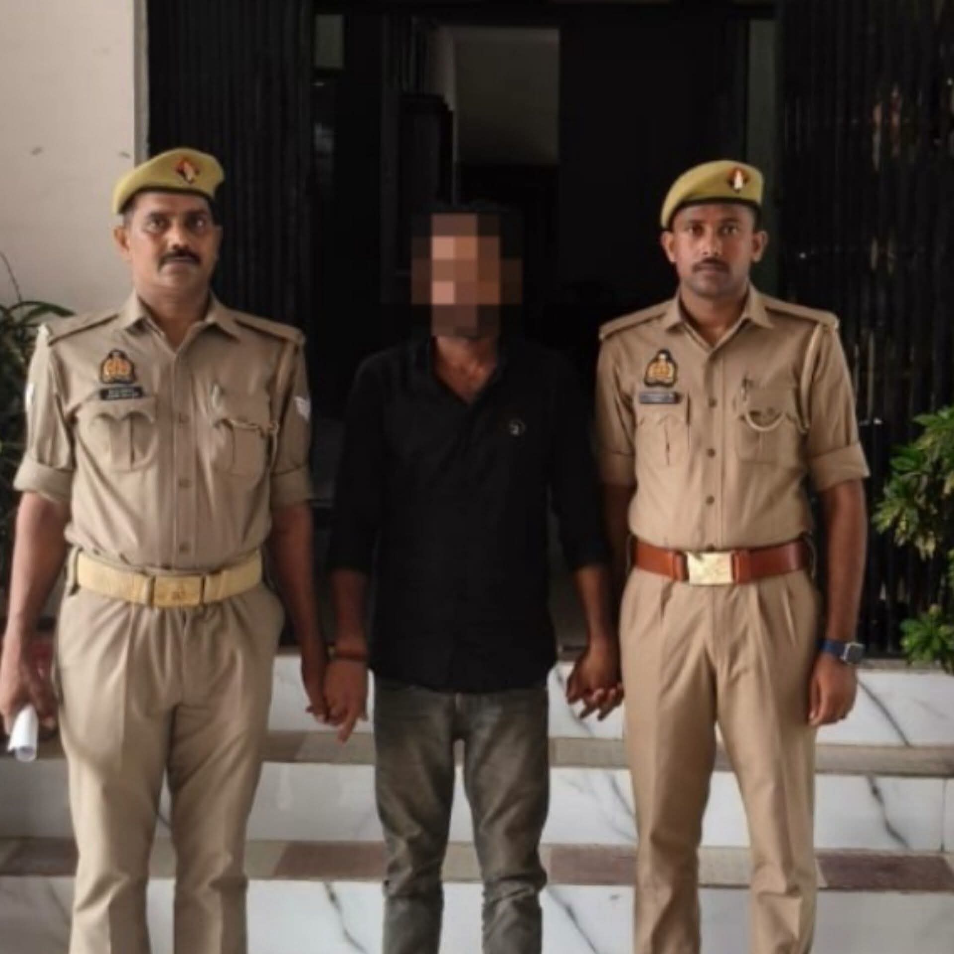 ब्लैकमेल कर शादी का दबाव बनाने वाला शातिर युवक गिरफ्तार
