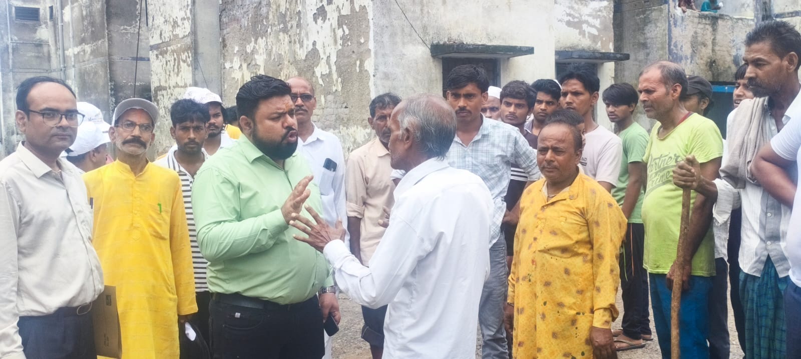 शिकायतों के बाद काशीराम कॉलोनी में चला सत्यापन अभियान, अपात्रों के मकान सील