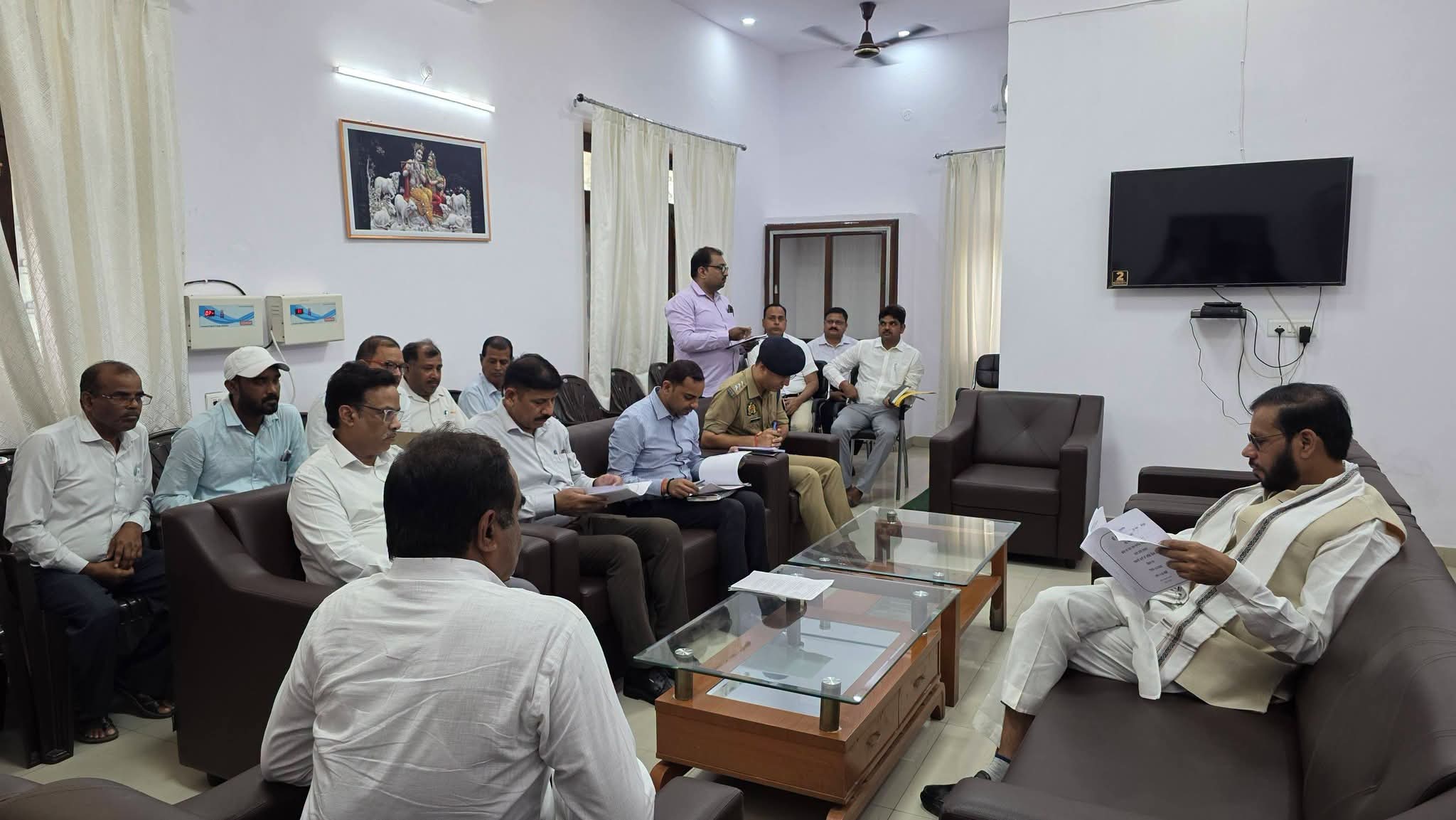 चकबंदी कार्यों को गुणवत्ता , पारदर्शिता और समयबद्धता के साथ कराया जाए पूर्ण - मनोज कुमार पांडेय 