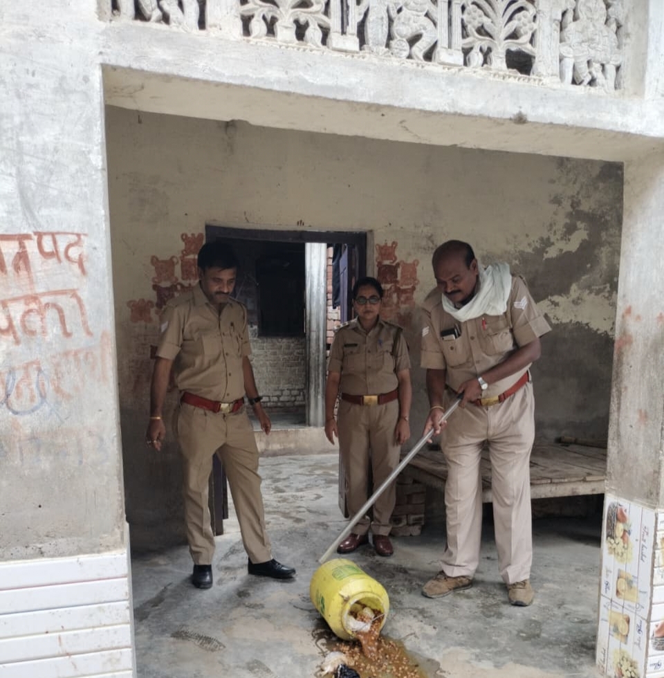 27 लीटर अवैध कच्ची शराब एवं 150 किलो लहन बरामद कर मौके पर किया गया नष्ट , 03 अभियोग पंजीकृत