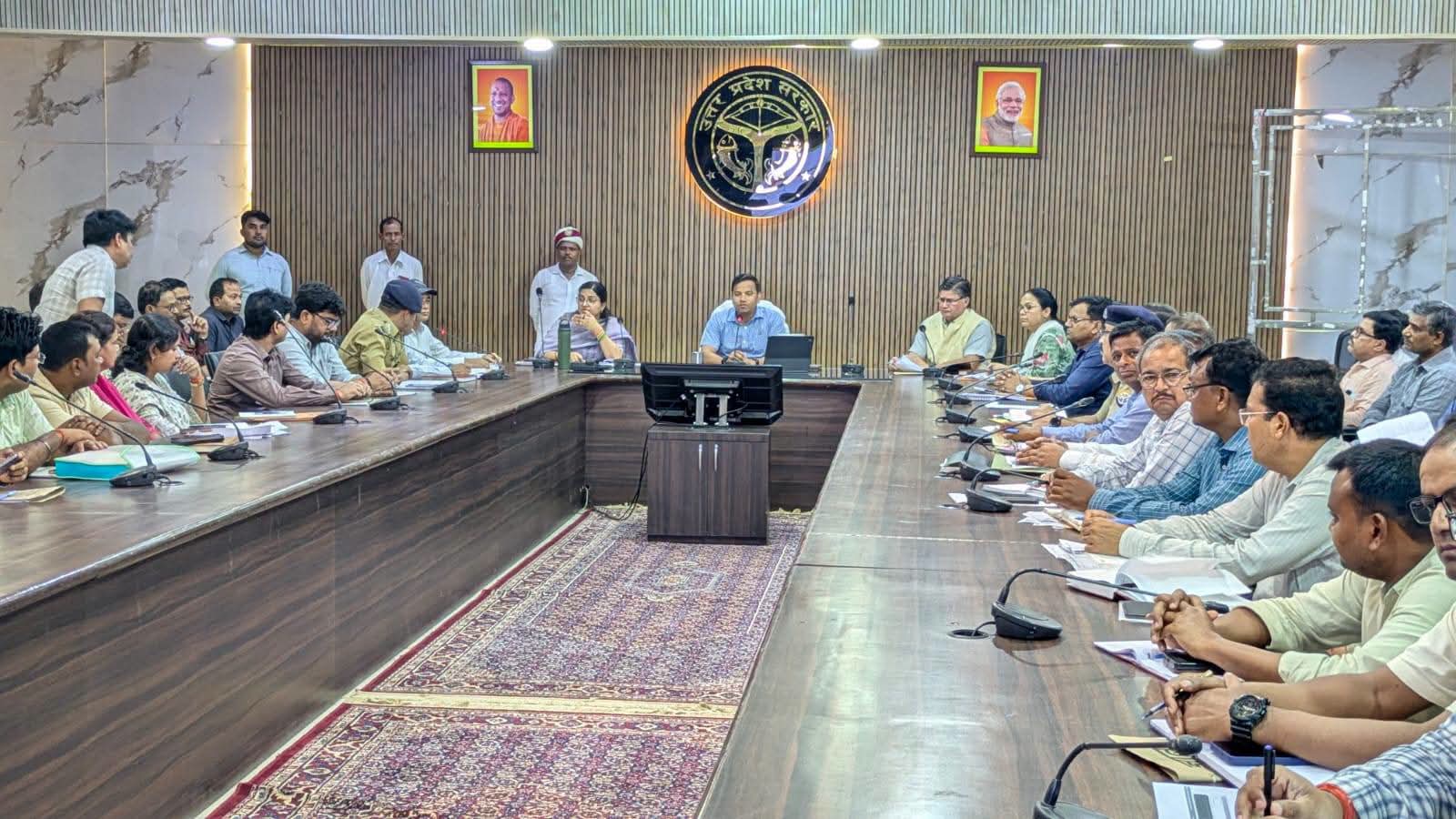 मुख्यमंत्री डैशबोर्ड समीक्षा में जिलाधिकारी सख्त, लापरवाही पर अधिकारियों को चेतावनी*