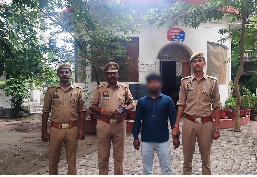 रायबरेली के ऊंचाहार में नाबालिक से दुष्कर्म के मामले मे फरार चल रहे आरोपी को पुलिस ने गिरफ्तार कर भेजा जेल